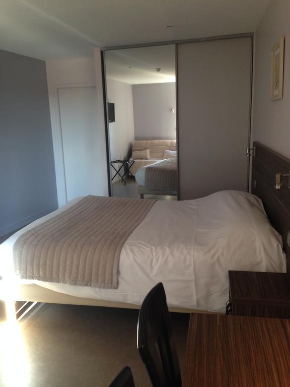 ホテル Le Relais Des Bergers Saint-Martin-en-Haut 部屋 写真