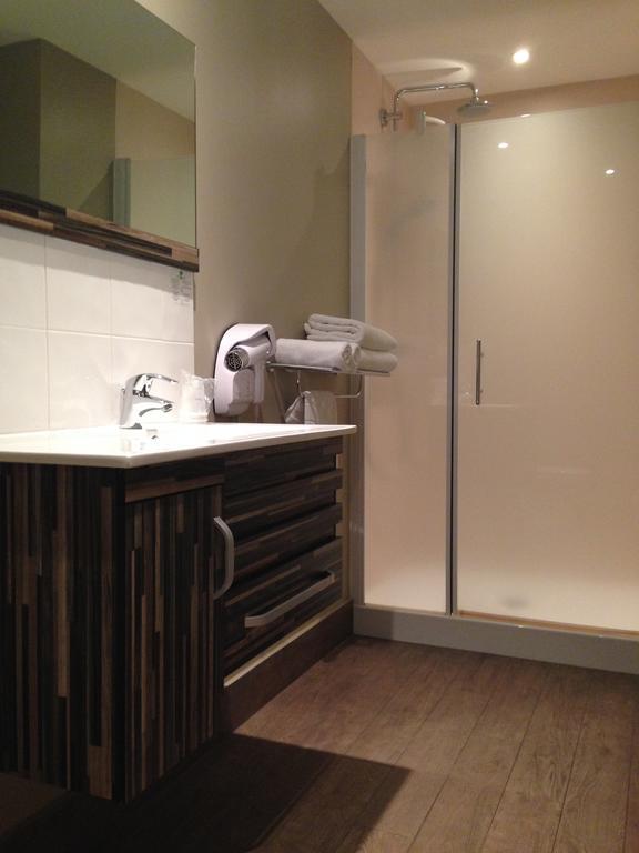 ホテル Le Relais Des Bergers Saint-Martin-en-Haut 部屋 写真